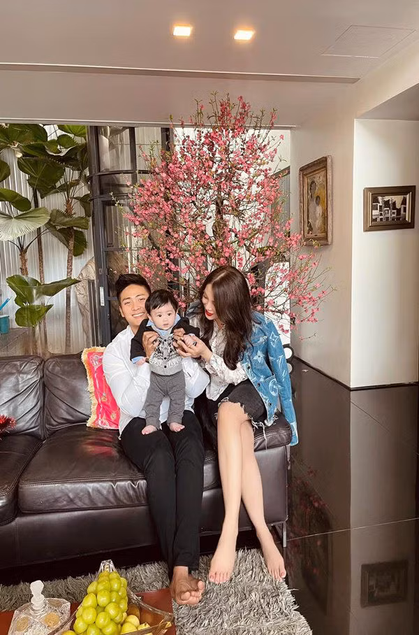 Tháng 10/2019, Claret Giang Lê kết hôn với ông xã Thái Bá Nam sau 4 năm cặp đôi yêu nhau. Sau khi kết hôn cặp đôi hiện ở trong một căn chung cư cao cấp tọa lạc tại quận Tây Hồ, Hà Nội.