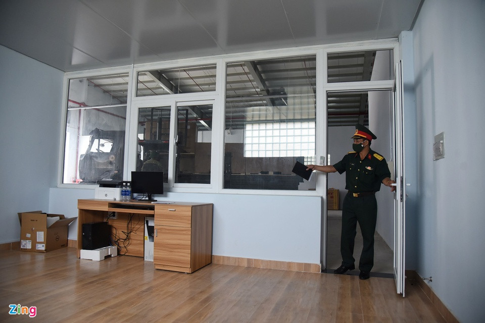 Công tác đảm bảo an toàn phải đưa lên một tầm cao hơn. Đơn vị cũng đã tổ chức đóng quân canh phòng và phối hợp với công an để bảo vệ kho vaccine", lãnh đạo kho chia sẻ.