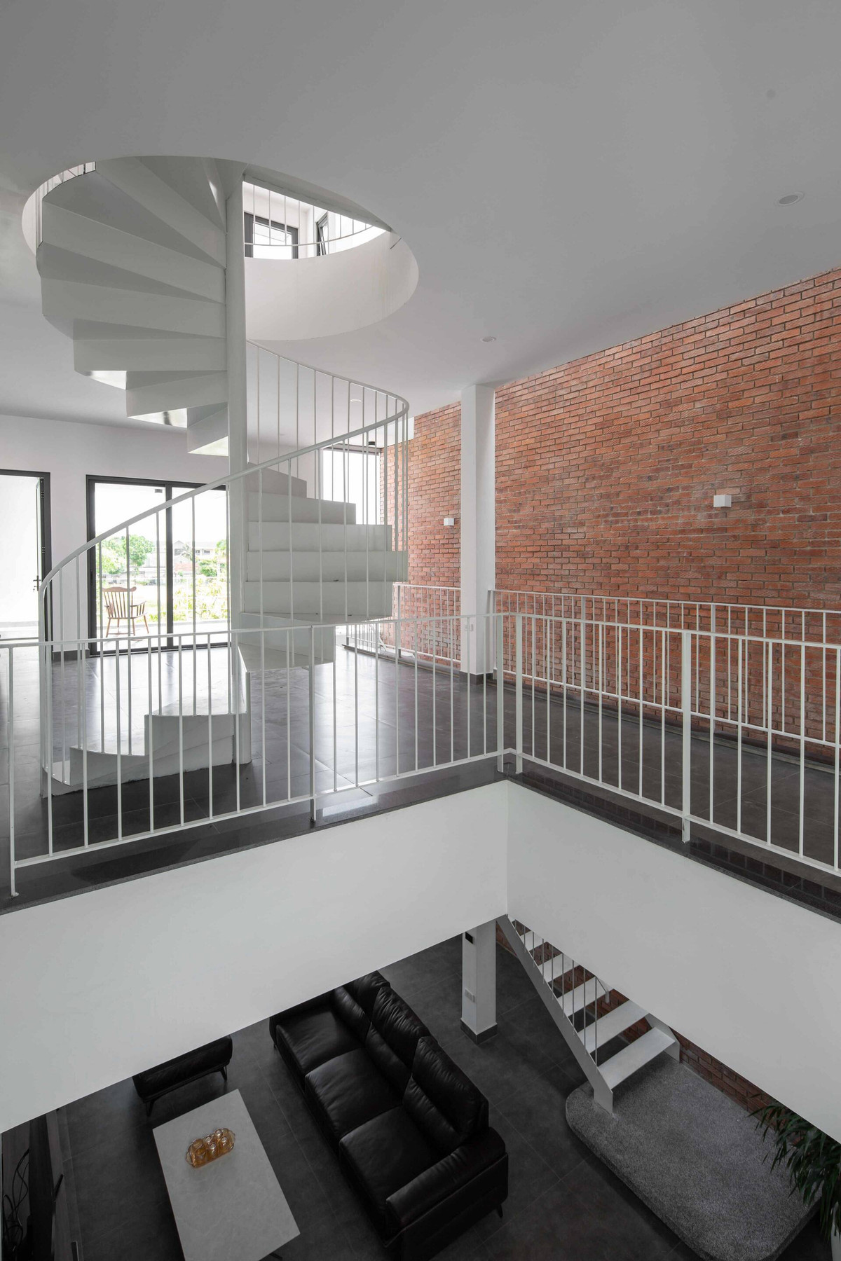 Khoảng thông tầng giúp kết nối các thành viên trong gia đình. Nguồn ảnh: Hoàng Lê