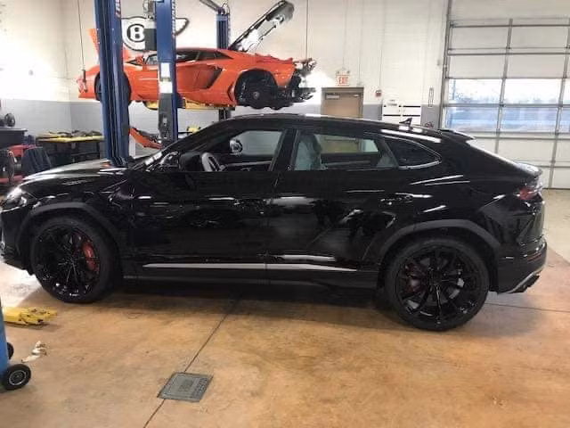 Năm 2019, Dương Kon gây xôn xao khi nhận được siêu xe Lamborghini Urus màu đen tuyền huyền bí, giá vài chục tỷ đồng sau hàng năm trời chờ đợi. Ảnh: Vietnamnet