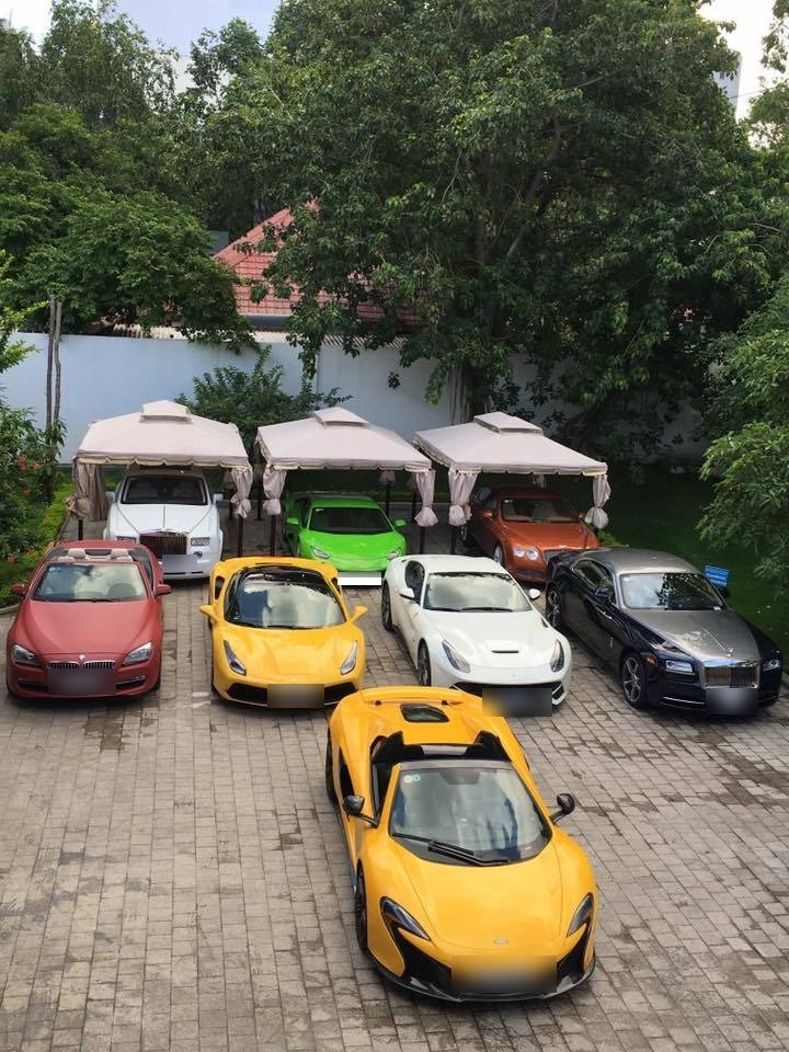 Anh sở hữu riêng cho mình bộ sưu tập gần 100 tỷ đồng với sự xuất hiện của nhiều thương hiệu hàng đầu thế giới. Ảnh: FBNV