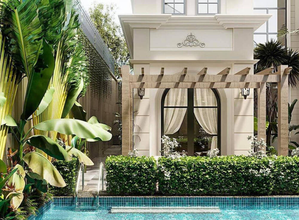Góc sân vườn còn được ca sĩ Lệ Quyên trồng nhiều cây cối kết hợp hồ bơi xanh mát.