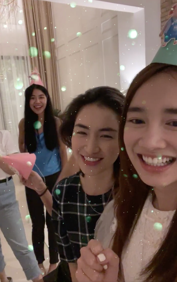 Đây cũng là lần hiếm hoi Trường Giang - Nhã Phương hé lộ một góc căn biệt thự sang trọng, rộng lớn tại TP.HCM. Ảnh chụp màn hình