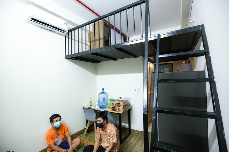 Loạt nhà trọ 0 đồng này ưu tiên cho nhóm người lao động vô gia cư, những người không đủ khả năng chi trả tiền phòng phải sống lang thang cơ nhỡ và nhóm đối tượng đang mặc kẹt trong thành phố mà không có nơi ở. Ảnh: Dân Việt