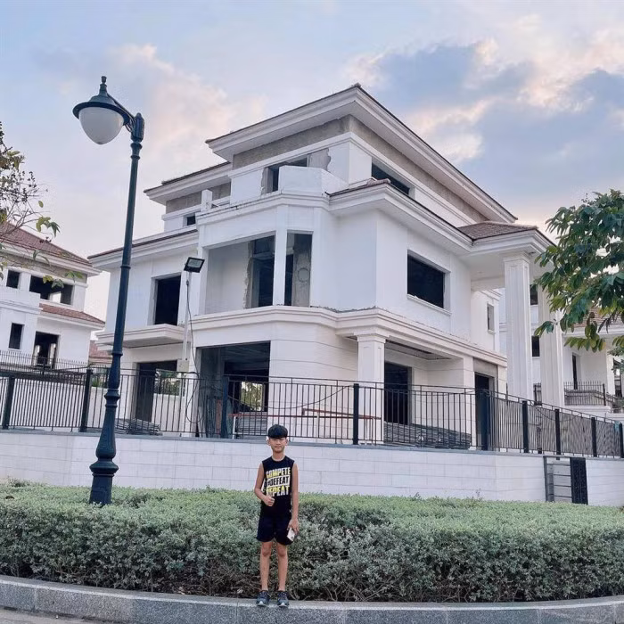 He lo biet thu moi dang xay gan 200 ty cua chong cu Le Quyen