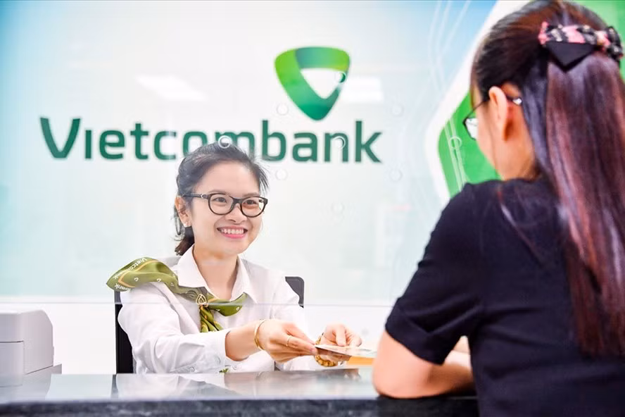 Khach hang uu tien Vietcombank nhu Thuy Tien duoc huong dac quyen gi?