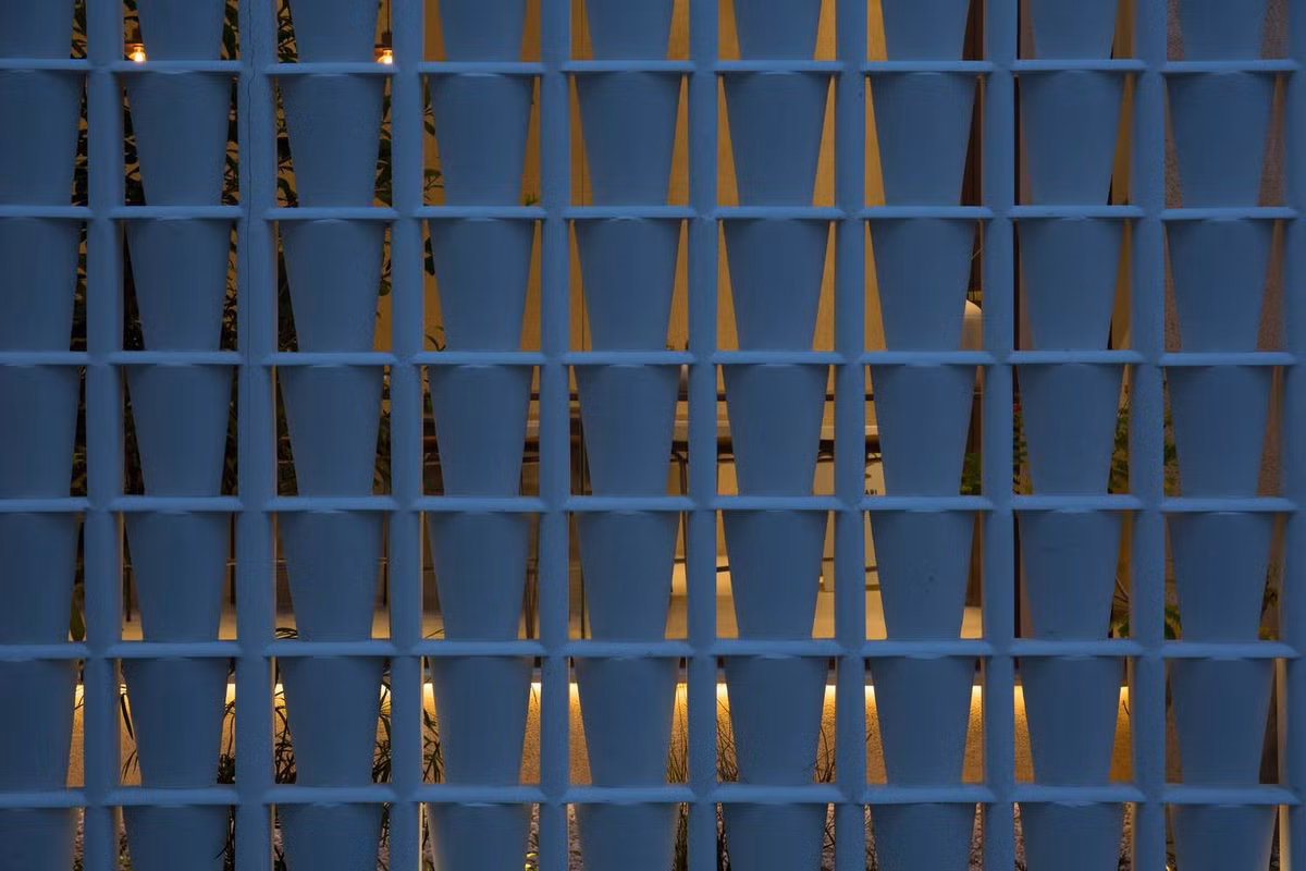 Cận cảnh hàng rào độc đáo của quán. Nguồn ảnh: Chimnon studio