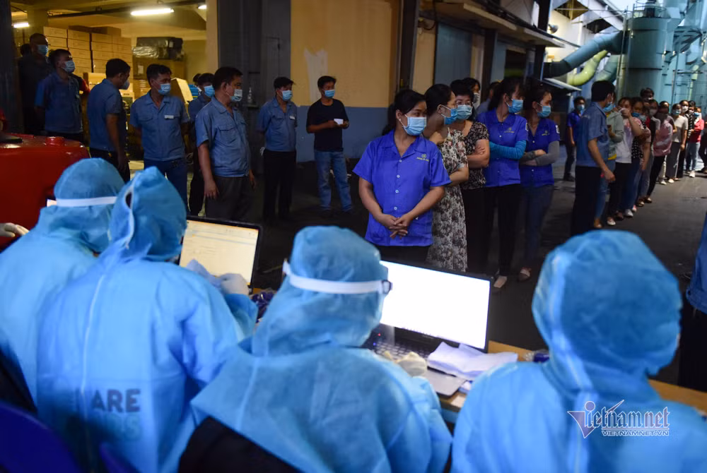 Thành phố dự kiến sẽ lấy mẫu nhân rộng ra các khu chế xuất, khu công nghiệp khác trên địa bàn để phòng ngừa dịch Covid-19