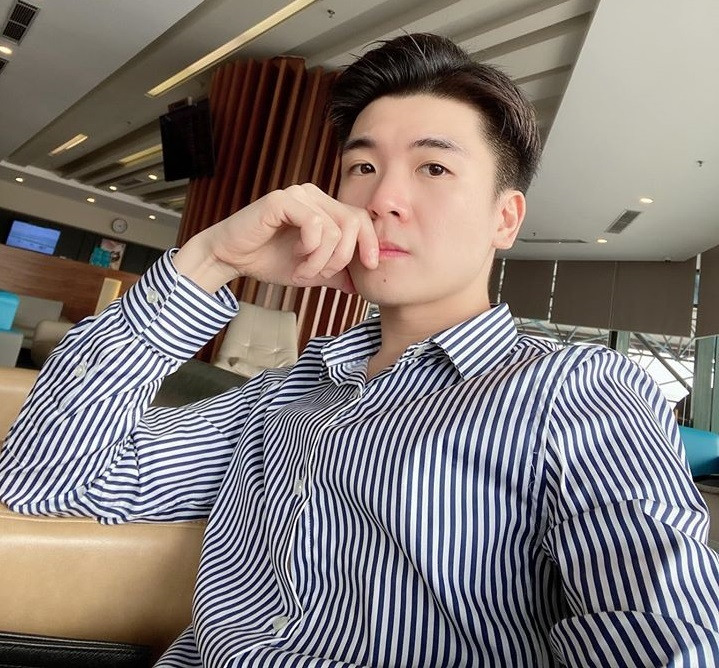 Tốt nghiệp Thạc sỹ, Vinh làm việc tại một ngân hàng lớn của nước ngoài. Sau đó, anh sang Mỹ và bắt đầu với lĩnh vực bất động sản, thủy sản, đảm nhiệm vị trí CEO T&amp;T chi nhánh Mỹ. Năm 2020, Đỗ Quang Vinh mới trở về Việt Nam và tiếp nhận vị trí Phó Giám đốc mảng bán lẻ ngân hàng SHB. Ảnh: Vietnamnet