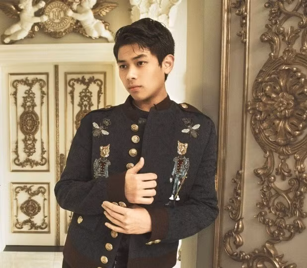 William Hiếu Nguyễn - con trai út của doanh nhân Jonathan Hạnh Nguyễn cũng có thành tích học đáng nể. Hiện tại, Hiếu Nguyễn đang du học ngành Quản trị kinh doanh tại London, Anh. Hiếu Nguyễn cũng rất thành thạo tiếng Anh. Ảnh: Instagram