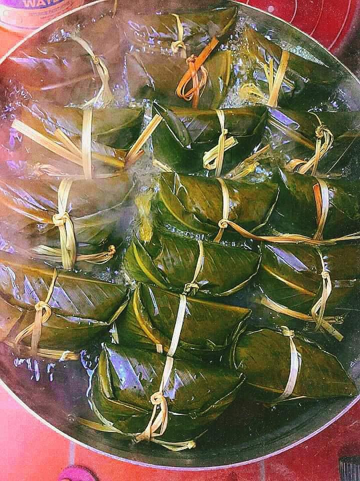 Chị Hoa Thúy (chuyên nhận làm bánh chưng gạo lứt ở Hà Đông, Hà Nội) cho biết, chị rao bán bánh chưng cách đây khoảng 20 ngày.