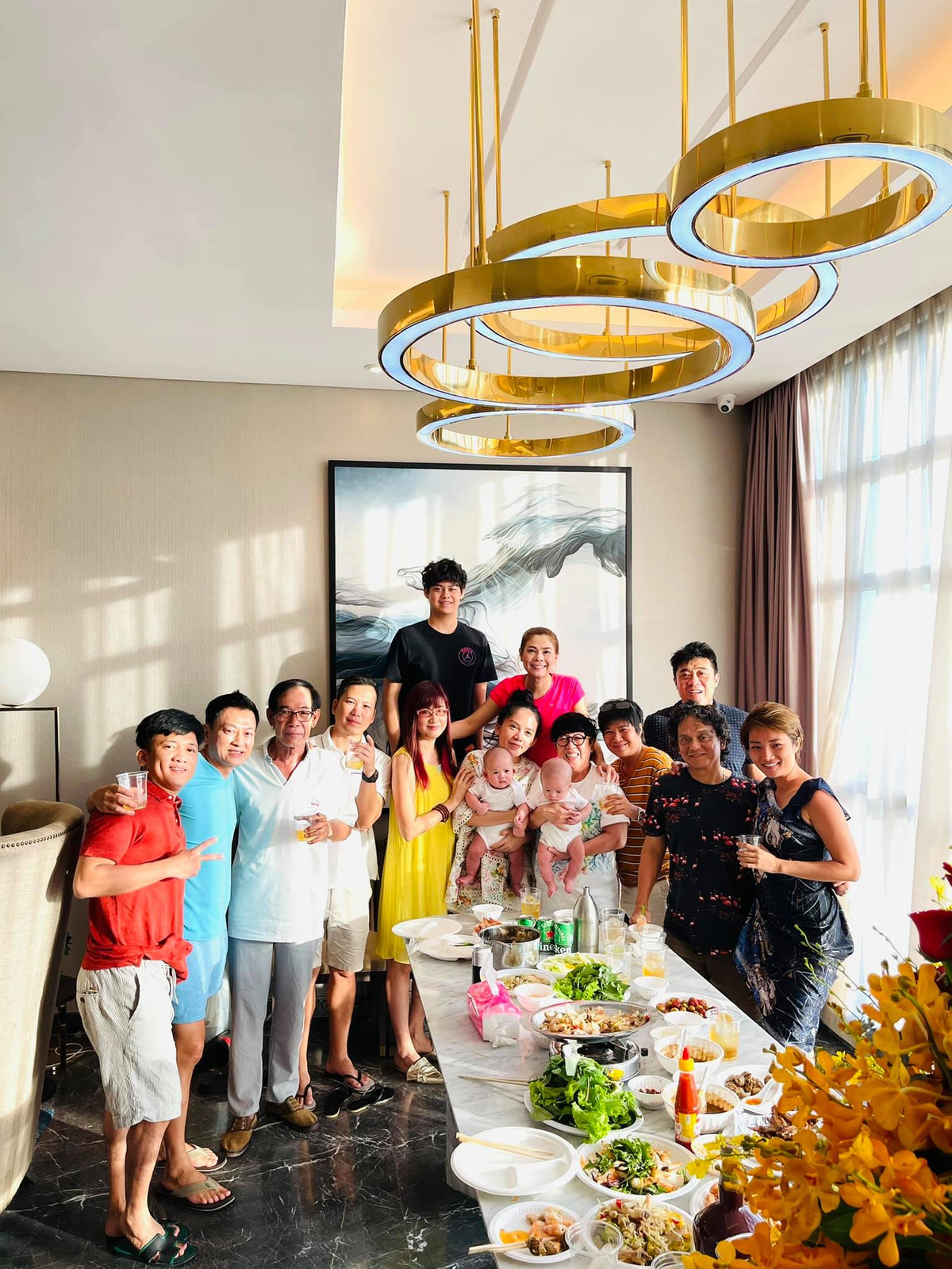 Qua một số hình ảnh chia sẻ trên trang cá nhân, có thể thấy căn hộ mới của Thanh Thảo sở hữu không gian nội thất hiện đại.