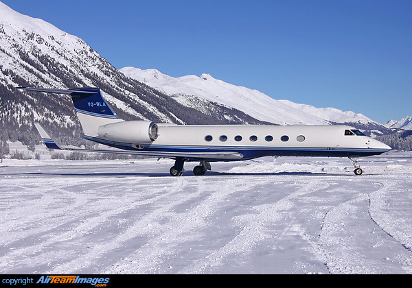 Chỉ tính riêng chi phí hàng năm để bảo dưỡng, nhiên liệu, bãi đậu và lương phi hành đoàn...tỷ phú Ấn Độ phải chi khoảng 2,9 triệu USD. Ảnh: AirTeamImages