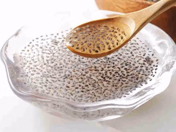 Hạt chia là mặt hàng được nhiều chị em ưa thích trong những năm gần đây. Loại hạt này có giá bán từ 149.000 – 495.000 đồng/kg tùy loại.