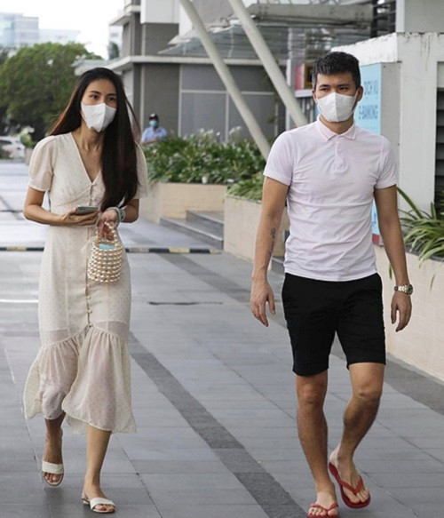 Chiều 17/9, hình ảnh Thủy Tiên - Công Vinh đến ngân hàng công khai sao kê thu hút sự chú ý của dư luận. Ảnh: Ngoisao