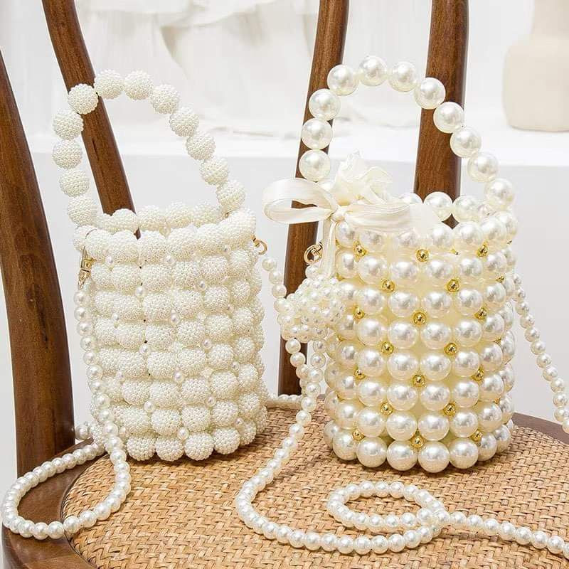 Hiện tại, mẫu túi xách ngọc trai của Thủy Tiên trở thành "hot trend" và được nhiều khán giả săn lùng. Ảnh: Internet