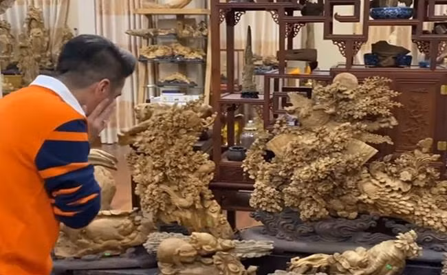 Hoài Linh còn chất đầy tủ các loại vòng được làm từ trầm hương Kỳ Nam (loại trầm quý hiếm có giá lên tới vài tỷ). Ảnh: Youtube