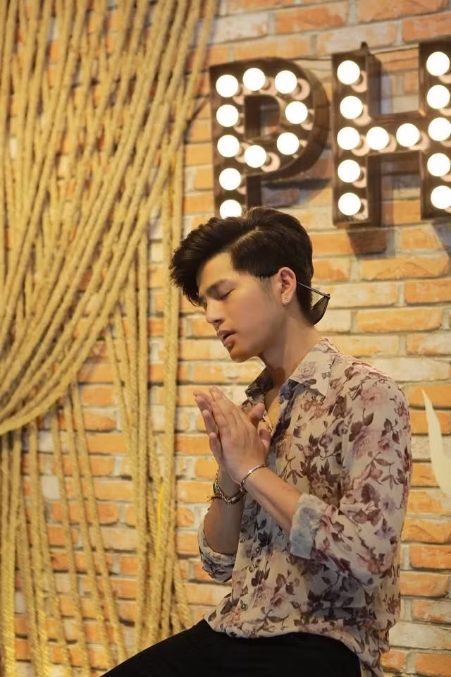 Mẹ Quang Anh từng hé lộ: "Cát xê cao nhất của Quang Anh là từ chương trình hát cùng Psy nhí, được 27 triệu. Còn chương trình thấp nhất khoảng 15 triệu. Những chương trình từ thiện thì không nhận cát xê". Ảnh: FBNV