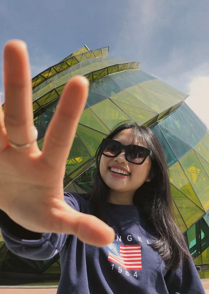 Theo tiết lộ của Quang Lê, cát xê của Phương Mỹ Chi cho một chương trình biểu diễn tại Mỹ là 6.000 USD (hơn 100 triệu đồng). Ảnh: FBNV