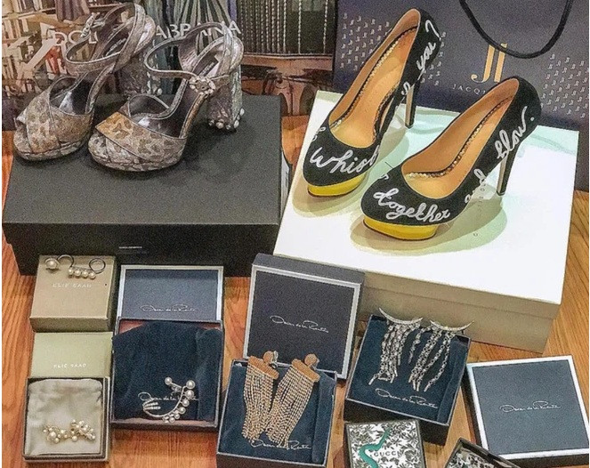 Bên cạnh đó, Minh Hằng cũng sở hữu nhiều món đồ hiệu tiền tỷ đến từ các thương hiệu nổi tiếng như Hermes, Chanel hay Dior...