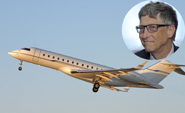 Tỷ phú Bill Gates được cho là sở hữu một chiếc Bombardier BD-700 Global Express, mẫu máy bay có thể chứa tới 19 người và có giá khoảng 40 triệu USD.