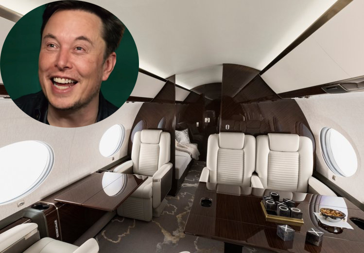 Tỷ phú Elon Musk - CEO của Tesla và SpaceX, sở hữu máy bay tư nhân kể từ khi ông ra mắt các công ty của mình vào đầu những năm 2000. Ông từng mua một mẫu Dassault Falcon 900 đời 1994, nhưng đã rao bán vào năm 2016.