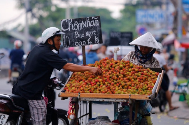 Cứ tưởng chôm chôm nhãn giá chỉ 10.000 đồng/kg, ai ngờ...Ảnh: Người tiêu dùng