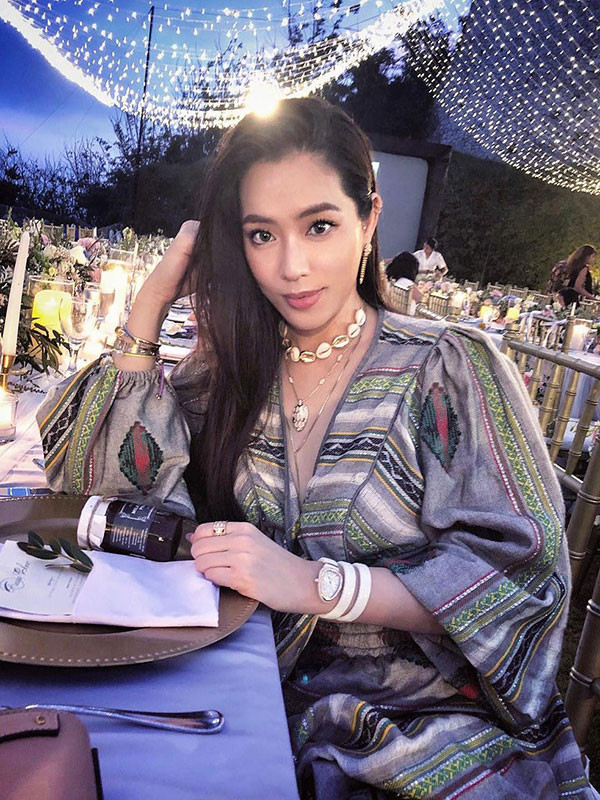 Bên cạnh gia thế giàu có, Arissa còn được công chúng chú ý bởi cuộc hôn nhân đầy sóng gió cùng nam diễn viên Đài Loan (Trung Quốc) Ngô Kiến Hào. Giữa năm 2018, thông tin đôi trai tài, gái sắc đường ai nấy đi khiến công chúng tiếc nuối.