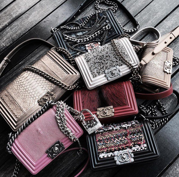 Trong kho đồ của ái nữ này, không thể không kể đến bộ sưu tập khoảng 80 đôi giày Christian Louboutin, 40 túi xách Chanel, cùng vô số món đồ khác đến từ Louis Vuitton.