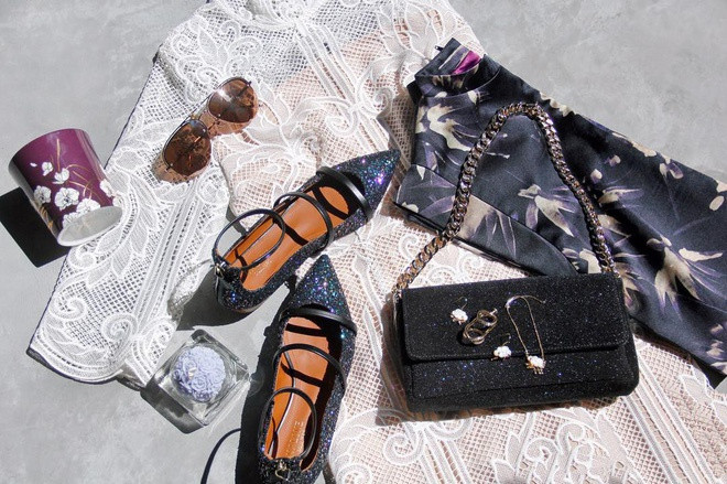 Là ái nữ của gia tộc bề thế, Kim Lim có cuộc sống giàu sang đáng mơ ước, liên tục đi du lịch khắp nơi và dùng toàn hàng hiệu.