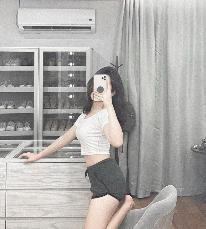 Sinh ra trong nhung lụa, Christine Lim thừa điều kiện để sở hữu các món đồ hàng hiệu. Cô nàng từng khoe phòng riêng với những tủ đựng kín túi xách, giày hàng hiệu. Nguồn ảnh: Instagram.