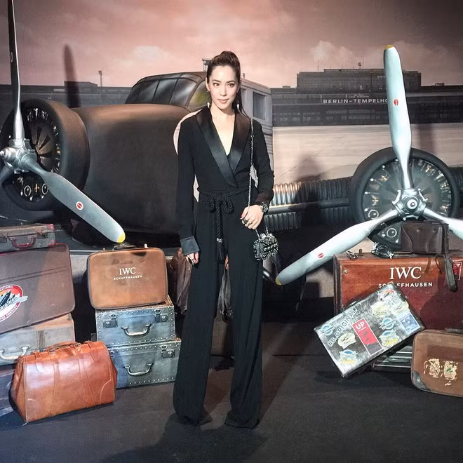 Trang Instagram của Arissa ngập tràn những món hàng hiệu đắt đỏ từ túi xách đến giày dép, áo quần hay hình ảnh du ngoạn nhiều địa điểm sang chảnh trên thế giới.