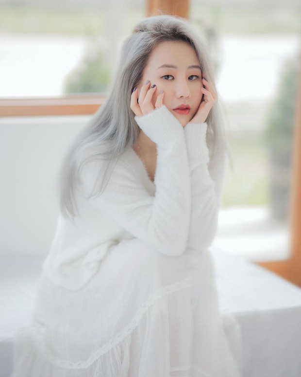 Tiểu thư RMIT Thảo Trinh cũng từng chia sẻ gu bạn trai: "Mình thích con trai tinh tế. Thay vì nói chuyện đao to búa lớn, thề non hẹn biển thì mình thích người để ý tới những việc nhỏ hàng ngày ấy". Nguồn ảnh: FBNV, Instagram