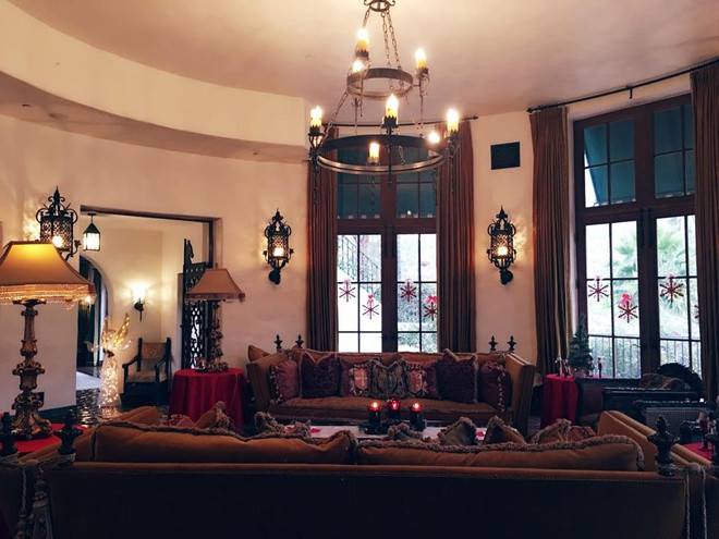 Nội thất bên trong biệt thự mang đậm phong cách quý tộc. Ảnh: Internet