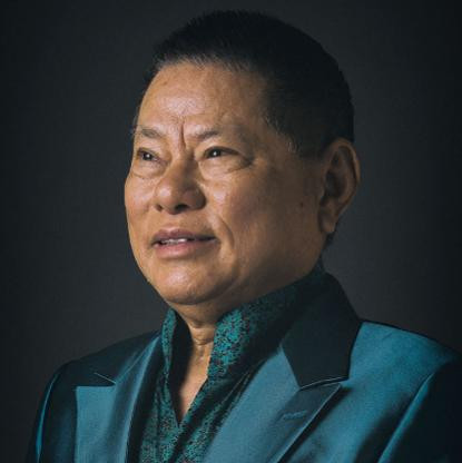 Đến 1987, tỷ phú người Mỹ gốc Việt Hoàng Kiều hợp tác cùng Trung tâm Huyết học Thượng Hải. Mối lương duyên này dẫn đến sự ra đời của công ty Shanghai RAAS Blood Products sau đó một năm. Ông hiện giữ chức phó chủ tịch và nắm 35% cổ phần của doanh nghiệp này. Ảnh: Internet