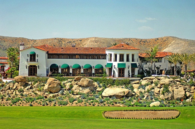 Ngoài ra, tỷ phú Hoàng Kiều còn có một khu bất động sản mà ông đang sở hữu là Trang trại Hummingbird Nest ở Simi Valley, Mỹ. Ảnh: Internet