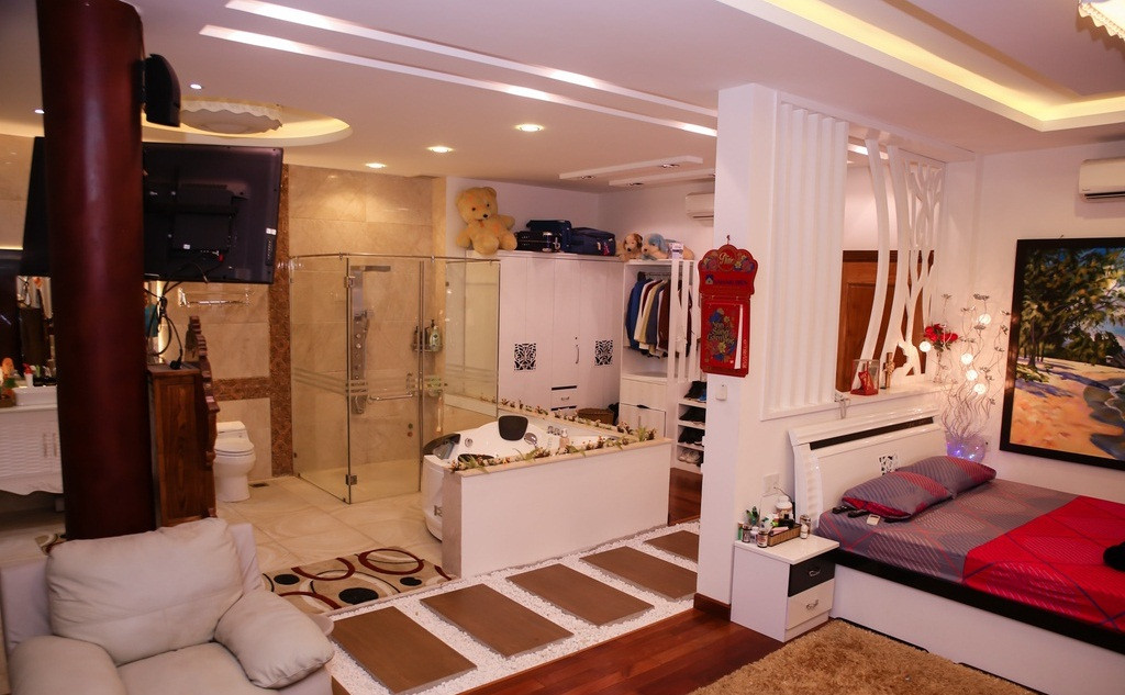 Tầng 2 là phòng ngủ của tài tử Lý Hùng. Ảnh: Zing.