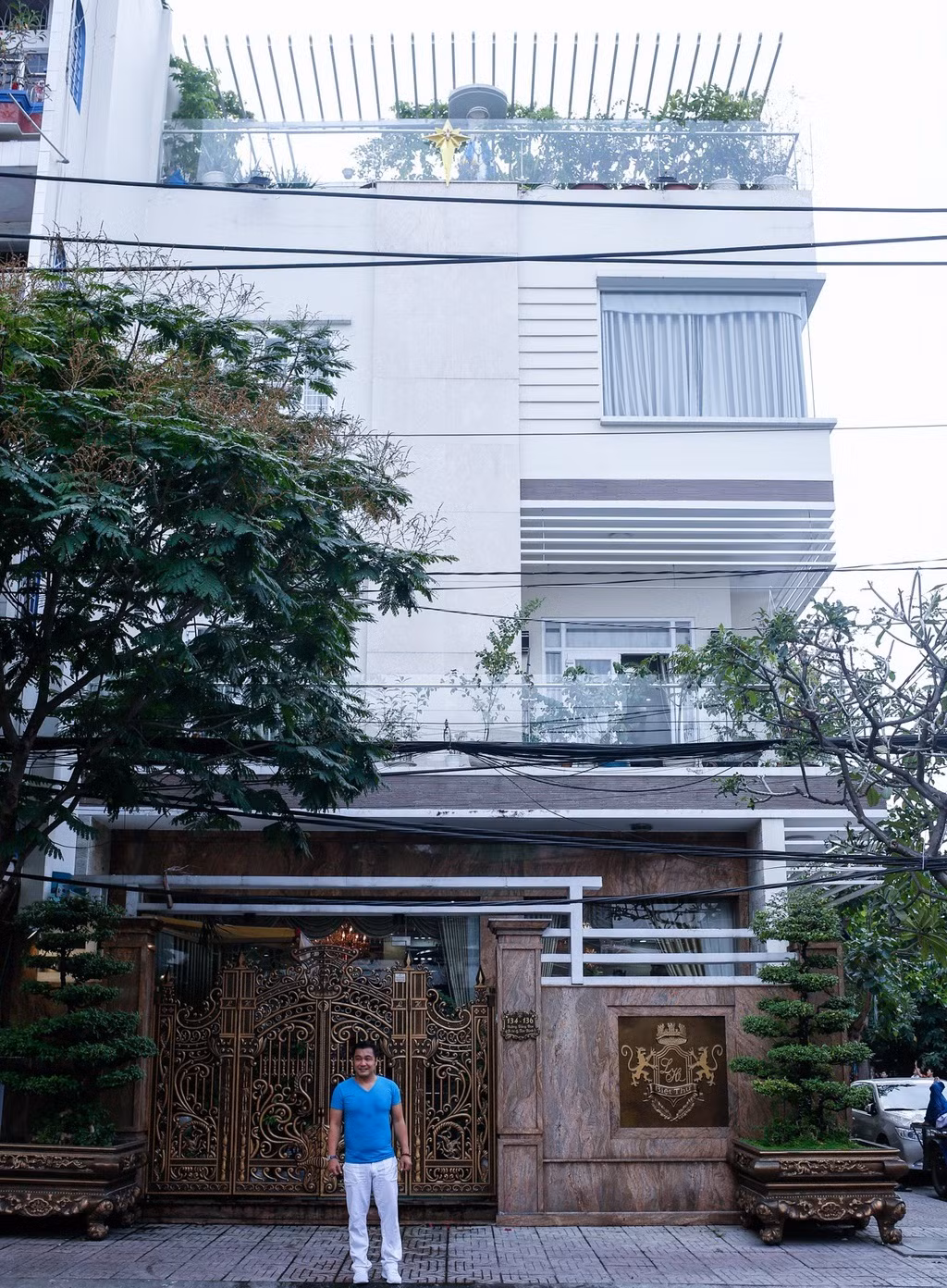 Hiện tại, nam diễn viên vẫn độc thân và sống trong căn căn biệt thự ở Tân Bình, TP.HCM. Ảnh: Zing.