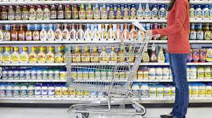 Dubai được biết đến với siêu xe lộng lẫy, biệt thự xa hoa và những vật dụng dát vàng đẳng cấp. Tuy nhiên, giá cả nhiều mặt hàng trong siêu thị ở Dubai lại vô cùng khiêm tốn, thậm chí ngang bằng với nhiều quốc gia Đông Nam Á như Việt Nam.