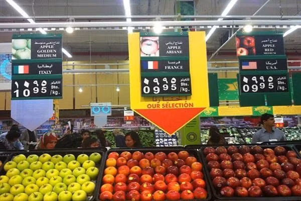 Táo ở Dubai giá chỉ 10 AED/kg (tương đương 63.000 đồng/kg).