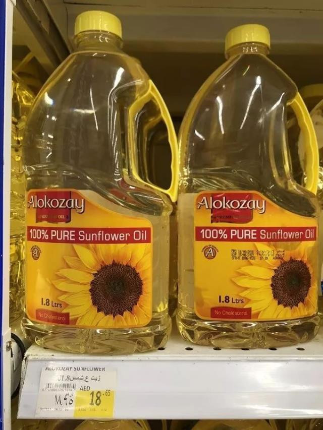 Một chai dầu ăn hạt hướng dương 1,8L ở Dubai được bán với giá 18,65 AED, tương đương 117.000 đồng.