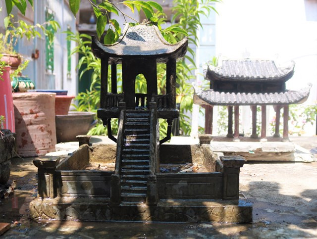 Mô hình Chùa Một cột là một trông những công trình đầu tiên chàng trai 9X thực hiện. Ảnh: Đaioanket