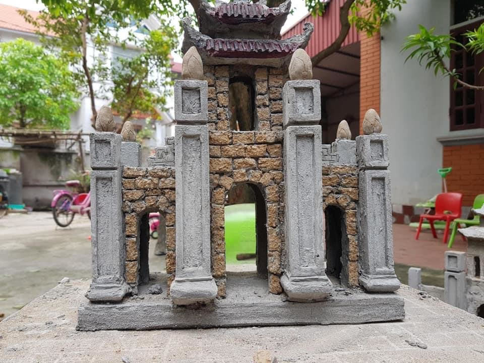 Để có thể làm nên một tác phẩm hoàn chỉnh, Bộ phải thực hiện nhiều công đoạn, từ đặt móng, bắt sắt đến thiết kế đọc bản vẽ, nung gạch, trộn vữa xi măng...Ảnh: Vietnamnet