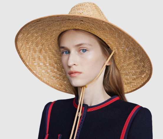 Chiếc mũ rộng vành của Gucci (hơn 10 triệu đồng) trông không khác chiếc mũ nan của Việt Nam giá chỉ vài chục nghìn đồng.