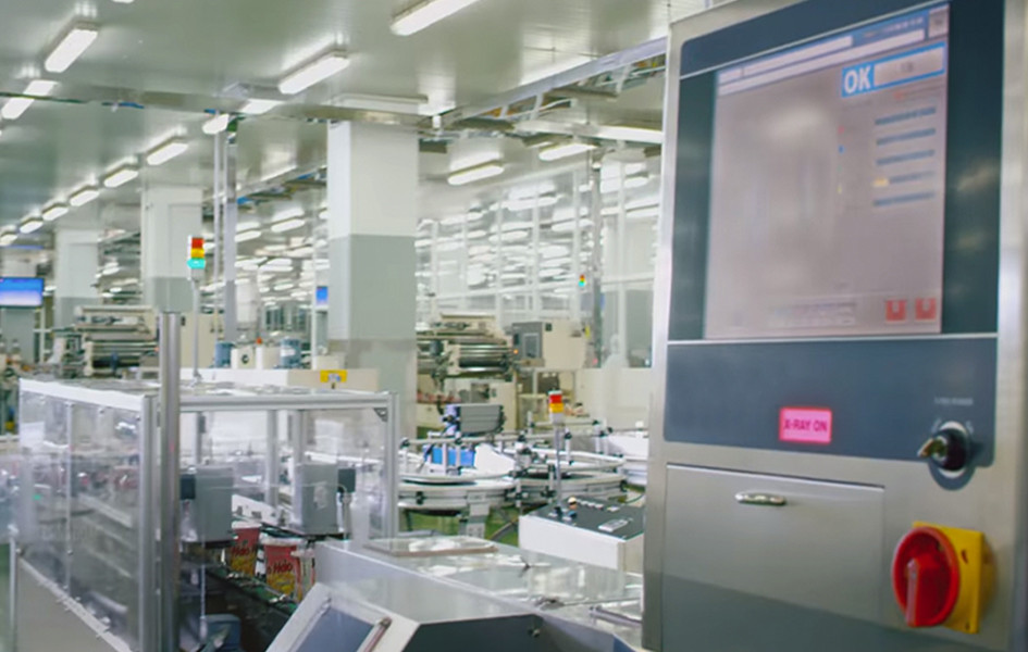 Để đảm bảo chất lượng tốt nhất , mỗi sản phẩm của Acecook đều phải đi qua 3 thiết bị kiểm tra, bao gồm: máy dò kim loại, máy cân trọng lượng và máy dò dị vật (Máy X-ray). Những sản phẩm không đạt chuẩn sẽ bị loại ra khỏi dây chuyền và chuyển đến bộ phận xử lý sản phẩm lỗi.