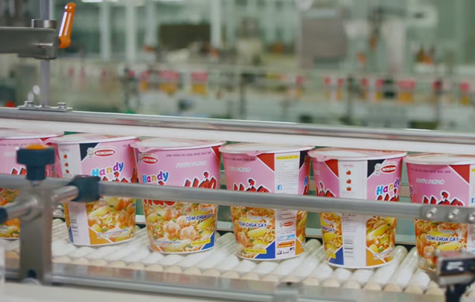 Khi có đầy đủ các thành phần gia vị theo quy cách của từng sản phẩm, vắt mì sẽ được đóng gói hoàn chỉnh. Hạn sử dụng được in trên bao bì trong quá trình đóng gói.