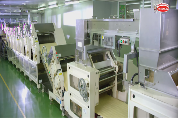 Các nhà máy thiết kế theo tiêu chuẩn Nhật Bản, sử dụng thiết bị tiên tiến, toàn bộ là thép không gỉ.