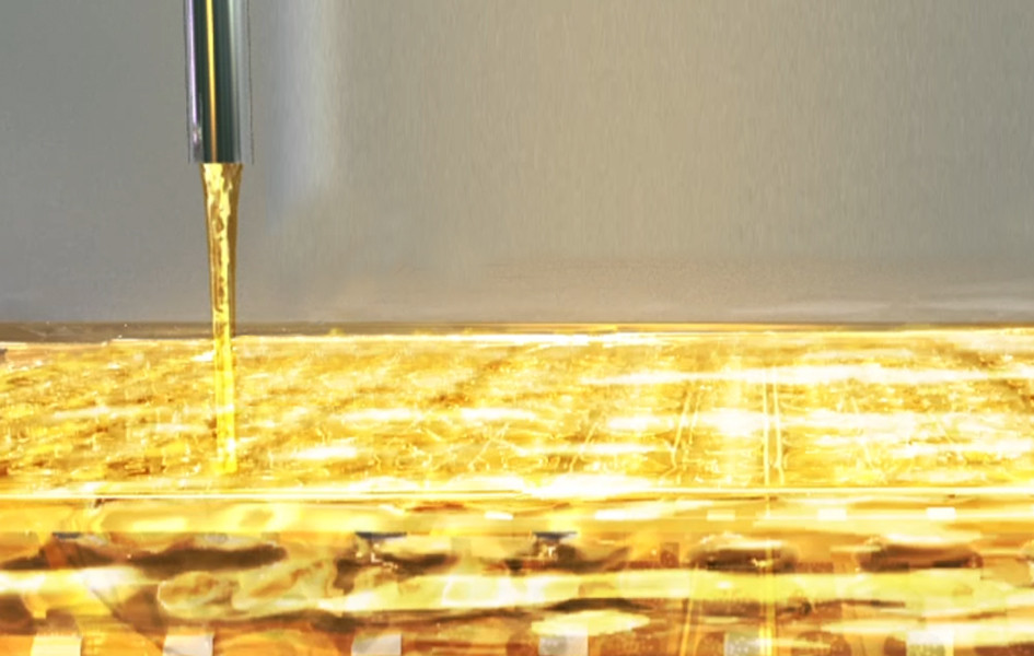 Để bảo quản trong thời gian từ 5 – 6 tháng ở nhiệt độ bình thường, vắt mì sẽ đi qua hệ thống chiên hoặc sấy để làm giảm độ ẩm trong vắt mì xuống mức thấp nhất. Vắt mì được chiên qua dầu ở nhiệt độ khoảng 160 độ C – 165 độ C trong thời gian khoảng 2,5 phút. Độ ẩm vắt mì sau chiên khoảng dưới 3%.