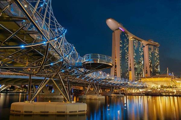 Nối giữa Vịnh Marina Bay và Marina Centre, cầu Helix tại Singapore là chiếc cầu có cấu trúc “xoắn kép” đầu tiên trên thế giới. Ảnh: Getty