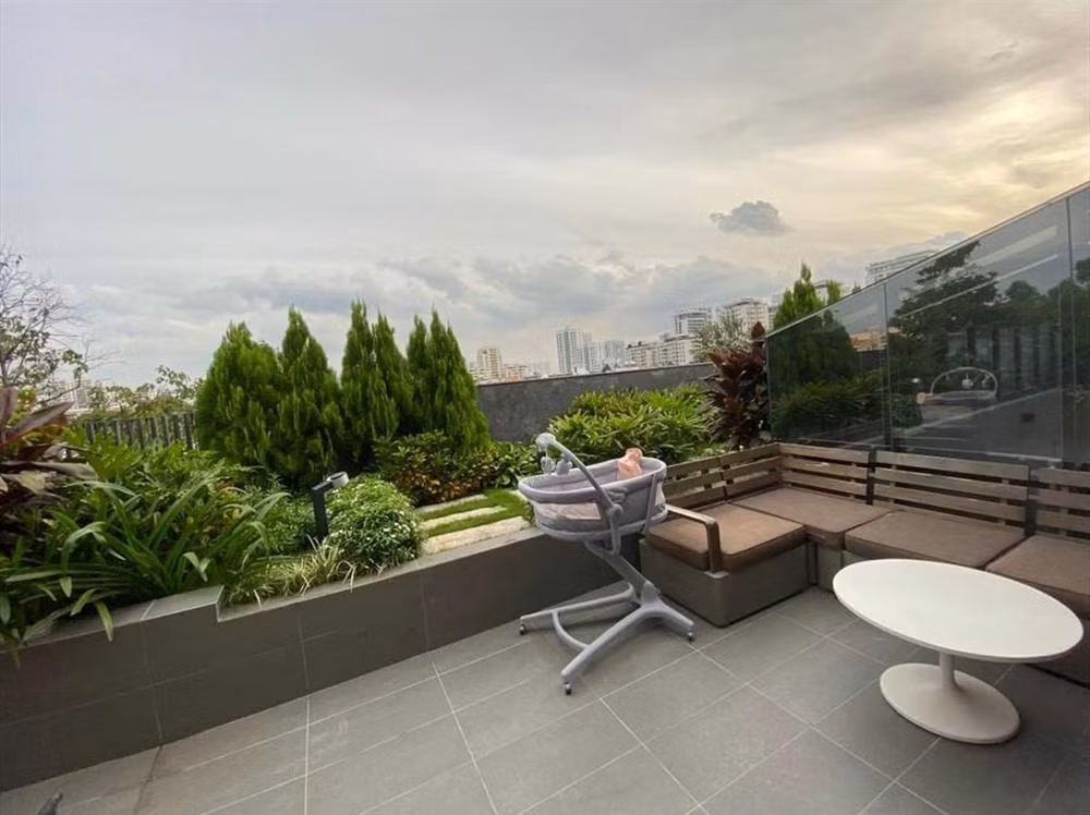 Trước đó, Đàm Thu Trang từng hiếm hoi hé lộ khu vườn sân thượng với "view tuyệt đẹp".